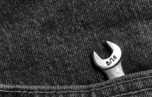 Picture macro, jeans, thread, key
