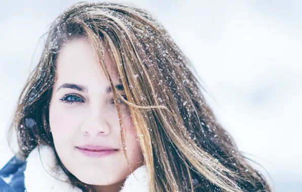 girl-view-smile-snow-winter.webp