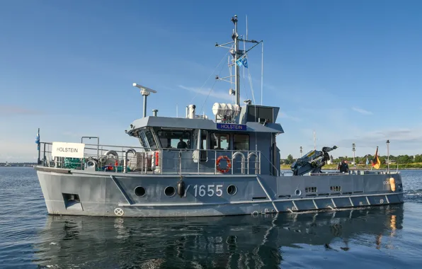 The German Navy, Holstein, rescue tug