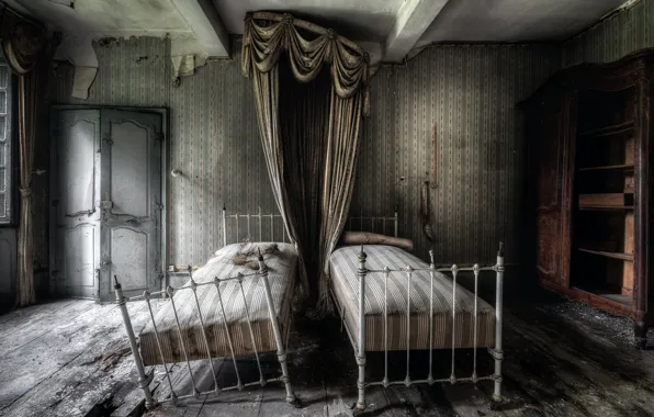 Room, the door, bed