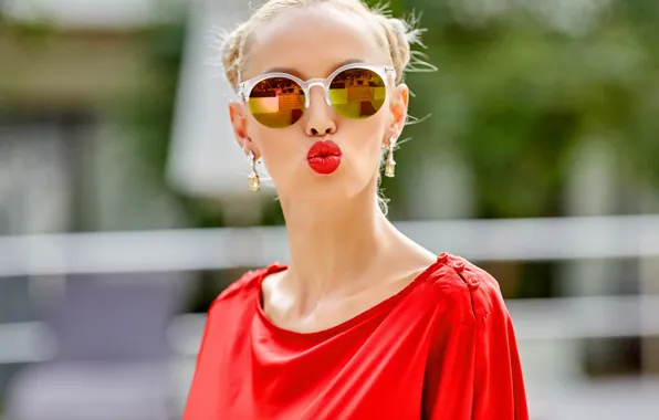 Picture face, background, model, kiss, lipstick, glasses, lips
