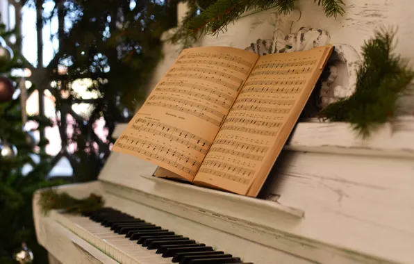 Notes, keys, piano