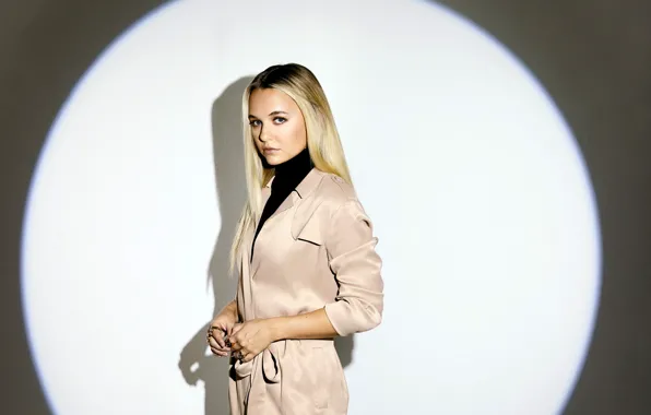 Pose, makeup, figure, actress, hair, background wall, Madison Iseman, Madison The Iceman