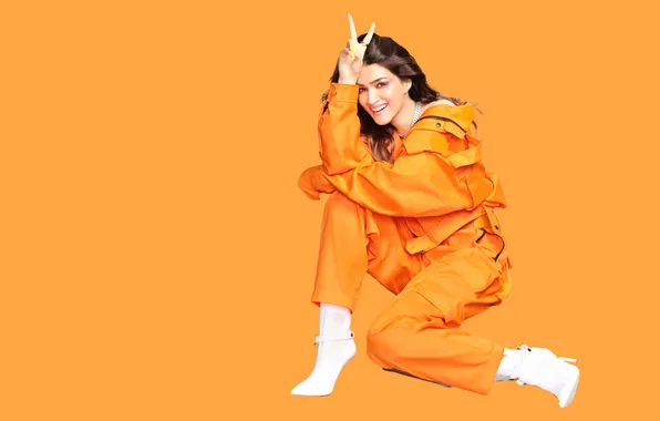 Smile, Pose, Jacket, Kriti Sanon, Gesture, Pants