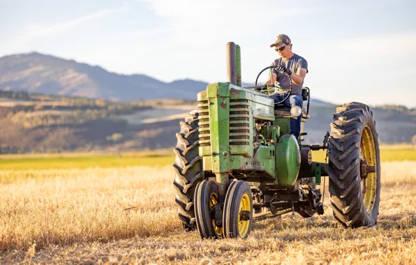 Picture Male, 1947, John Deere, Tractor, John Deere Model A, Row crop tractor, Tractor for crops