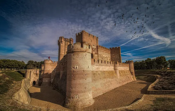 The sky, castle, a flock of birds, Castle of la Mota