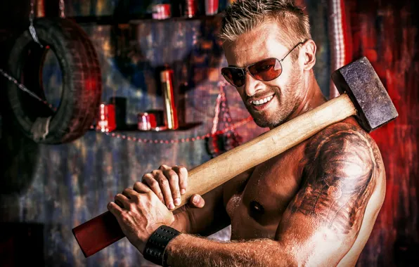 Tattoo, glasses, sledgehammer