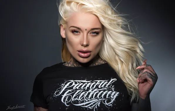 Picture look, girl, face, background, hair, hand, tattoo, t-shirt