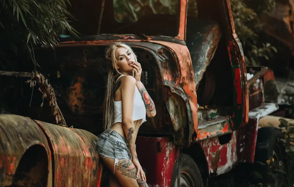 Girl, shorts, model, tatoo, blonde, rust, Lais Arena, dreds