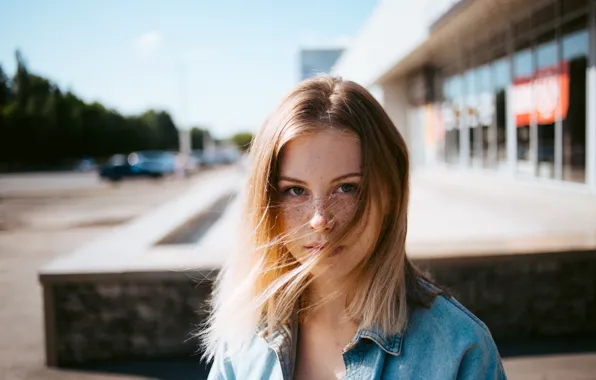 Picture girl, the wind, freckles, curls, Dima Minakin