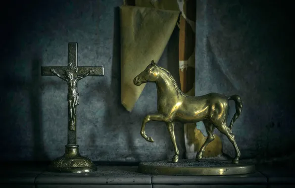 Horse, figurine, the crucifixion