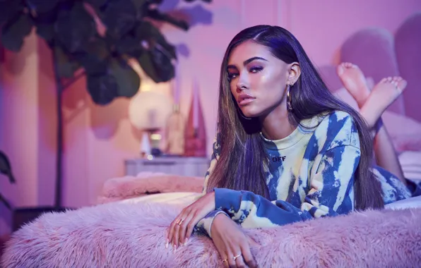 Look, girl, room, bed, makeup, beauty, plaid, Madison Beer