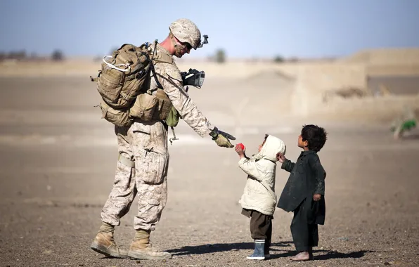 Picture children, soldiers, Afghanistan