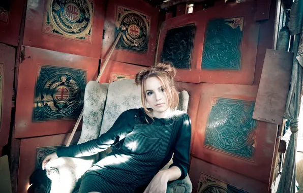 Pose, chair, makeup, dress, actress, hairstyle, singer, brown hair