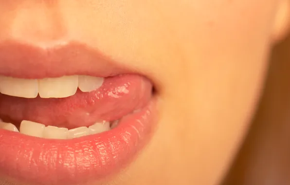 Picture macro, lips, teeth, reed