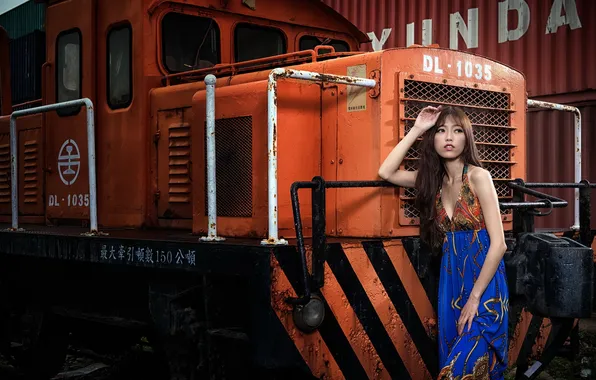 Picture girl, train, Asian