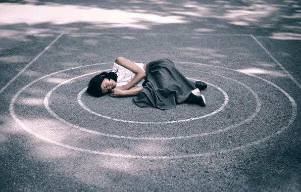 Picture asphalt, girl, sleep, Andrea Peipe, And the world is turning