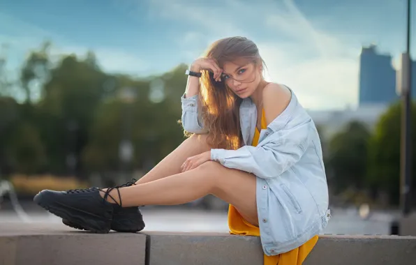 Picture look, girl, pose, feet, hair, shoulder, sneakers, dzhinsovka