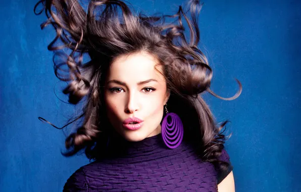 Look, face, hair, earrings