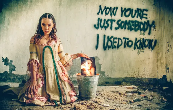 Picture girl, wall, fire, the inscription, photo, dress, bucket
