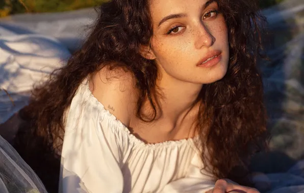 Model, peaches, curly, Annie, Diana Askarova
