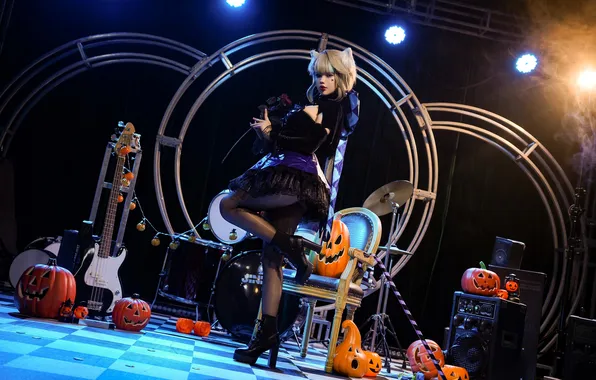 Rose, guitar, ring, dress, speakers, blonde, outfit, pumpkin