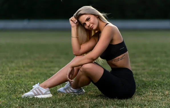 Picture grass, look, girl, pose, sport, shorts, topic, sneakers