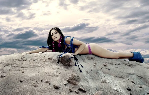 Girl, stones, brunette.Anna Dobrydneva