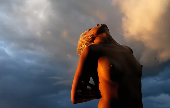 Girl, The evening, The mosquito