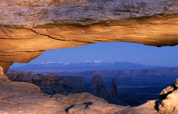 The sky, light, mountains, rock, canyon, panorama, Mesa Arch