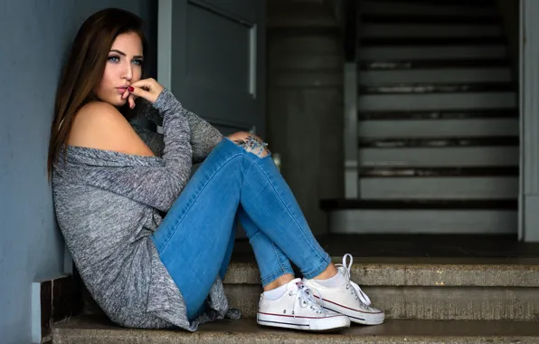 Pose, model, sneakers, portrait, jeans, makeup, brunette, hairstyle