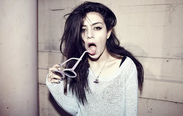 Photo, glasses, pendant, sweater, 2013, Charli XCX, Charlotte Emma Aitchison, Charlie