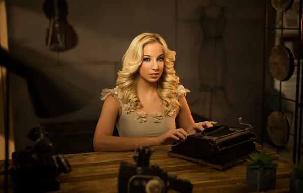 Picture sponge, curls, typewriter, Claudia Fisher