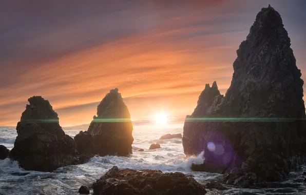 Sea, the sun, stones, rocks, dawn