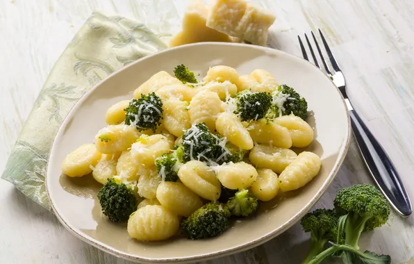 Cheese, plug, napkin, broccoli, potatoes