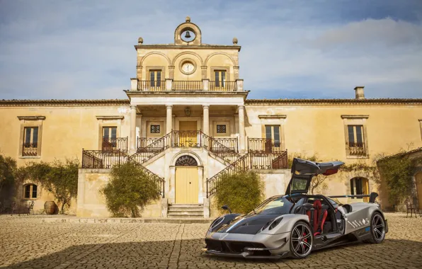 Pagani, mansion, open door, To huayr, 2016