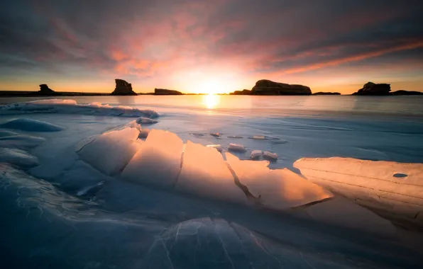 Winter, the sky, the sun, clouds, rays, light, snow, sunset