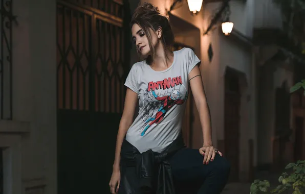 Wallpaper pose, look, t-shirt, street, girl, night, lights, model