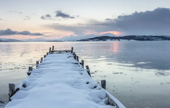 Cold, snow, lake, pierce