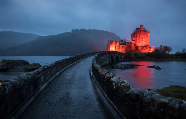 Scotland, Kyle of Lochalsh, EILEAN DONAN CASTLE