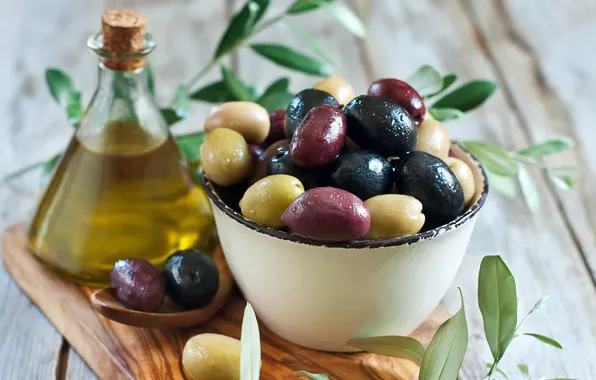 Spoon, bowl, olives, leaves, olive oil