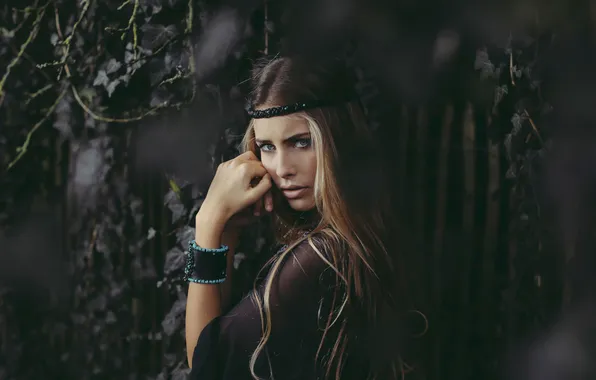 Look, portrait, Deep starring