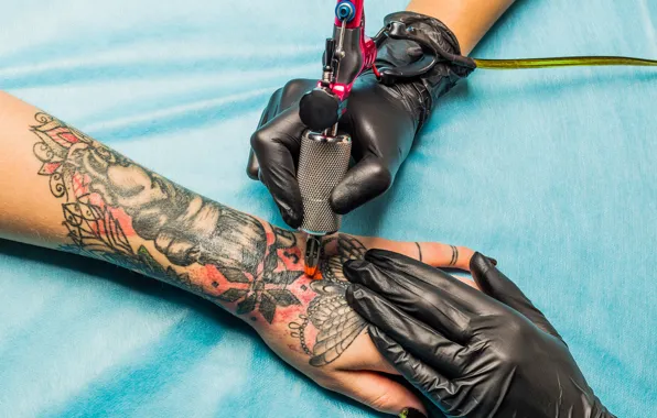 tattoo design gloves tattoo machine
