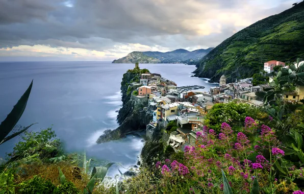 Picture sea, the city, shore