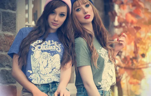 Picture girls, hat, jeans, makeup, brunette, t-shirt, brown hair