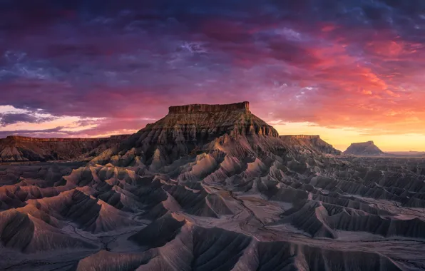 USA, USA, Utah, Utah, Capitol Reef National Park, Sandstone Butte, Sandstone butte, Capitol Reef National …