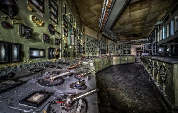 Abandoned, decay, Control Room