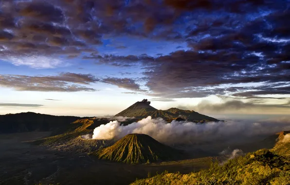 Picture the sky, clouds, the volcano, Java, bromo