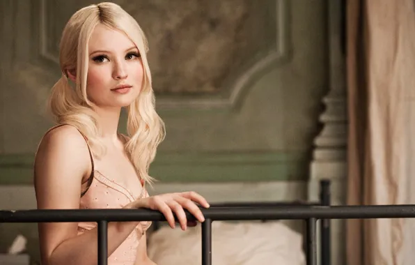 Picture sucker punch, forbidden, emily browning, baby doll, doll