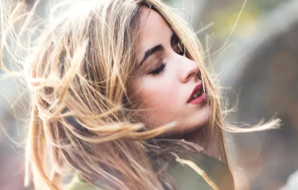 Picture sponge, the beauty, teeth, curls, Sara Homes